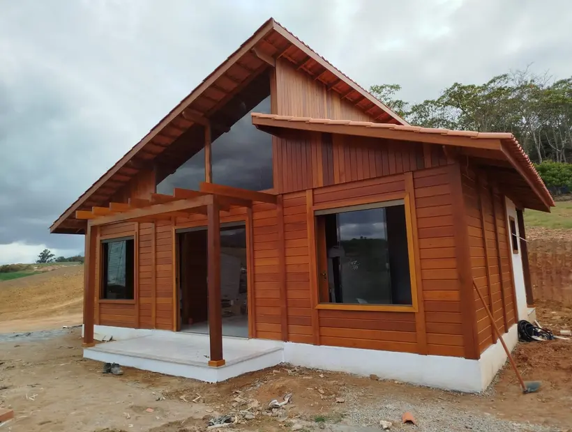 Prazo de uma casa de madeira: o que pode influenciar a entrega